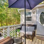 Stylish Tobyhanna Home With Fire Pit And Lake Access!