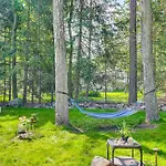 Stylish Tobyhanna Home With Fire Pit And Lake Access!