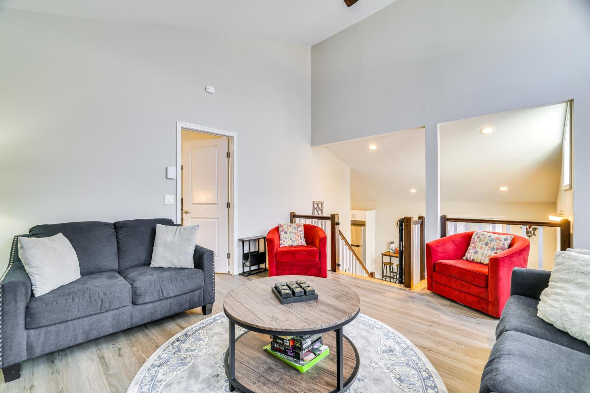 Stylish With Fire Pit And Access! Holiday home *