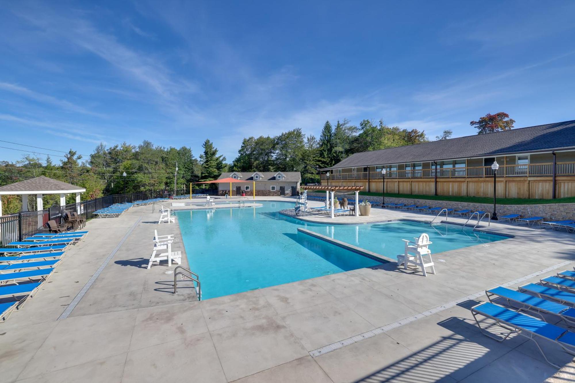 Stylish With Fire Pit And Access! Holiday home *