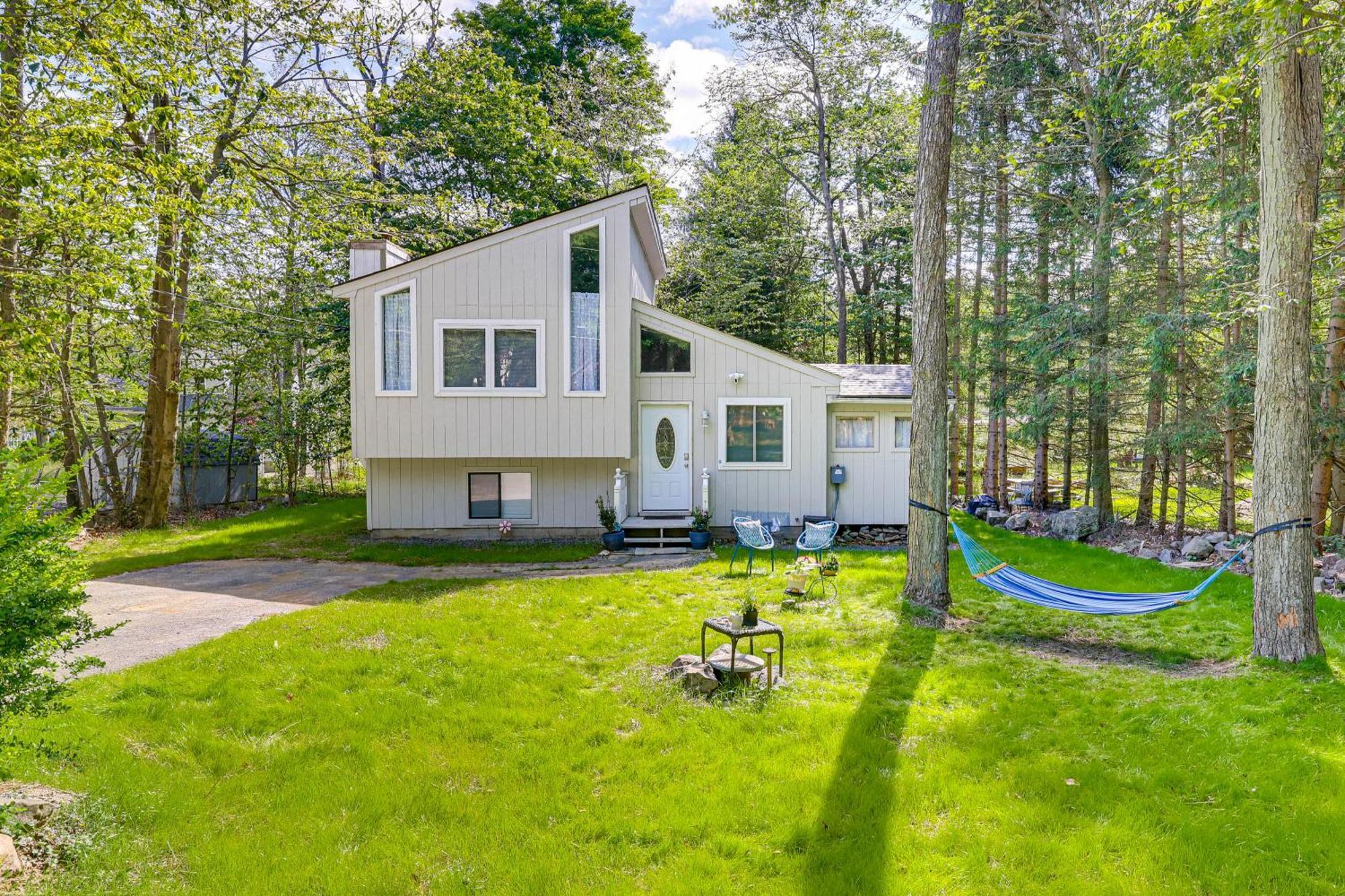 Stylish With Fire Pit And Access!